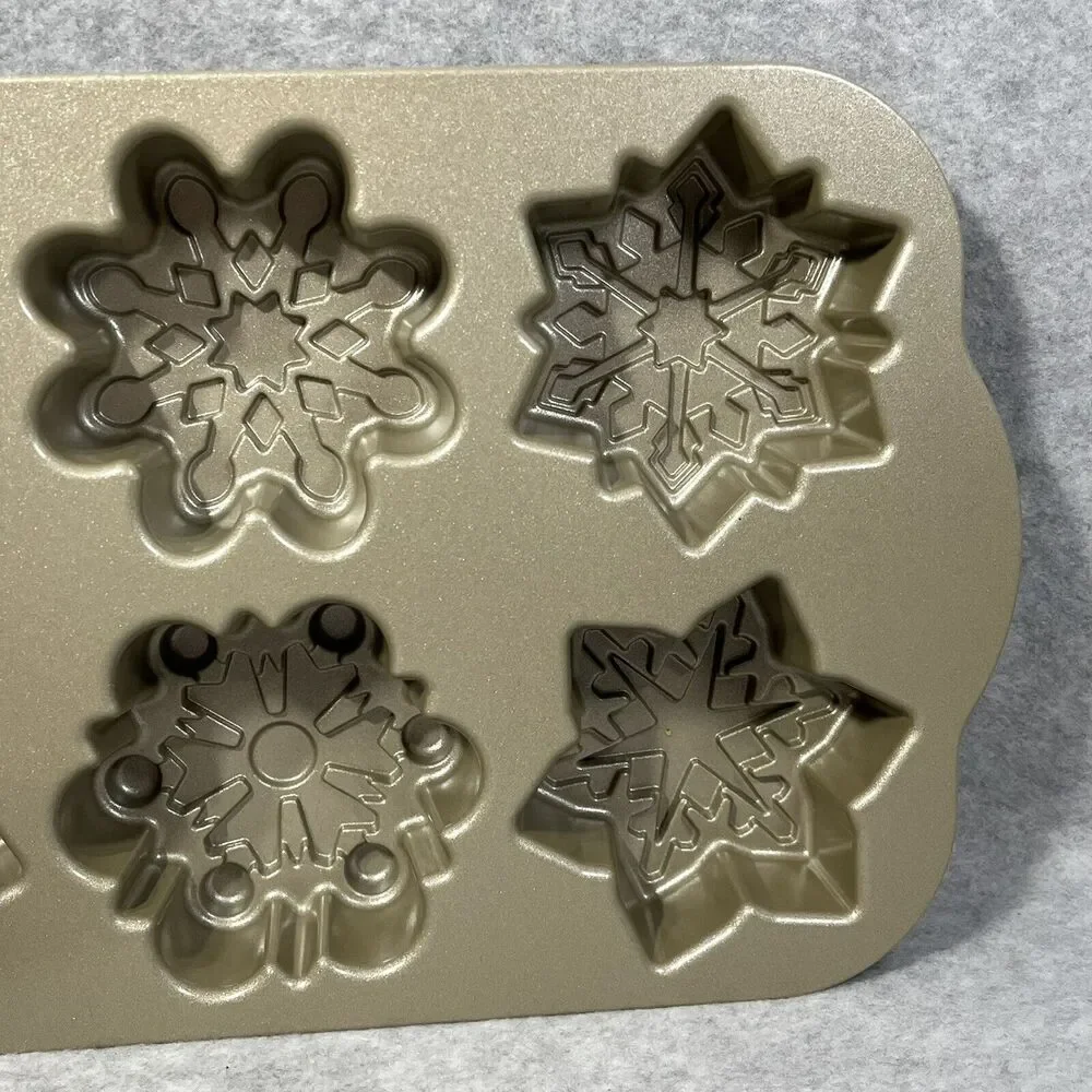 Williams Sonoma Nordicware Snowflake Cakelet Pan NEW 6 Mini Cakes Frozen Cupcake